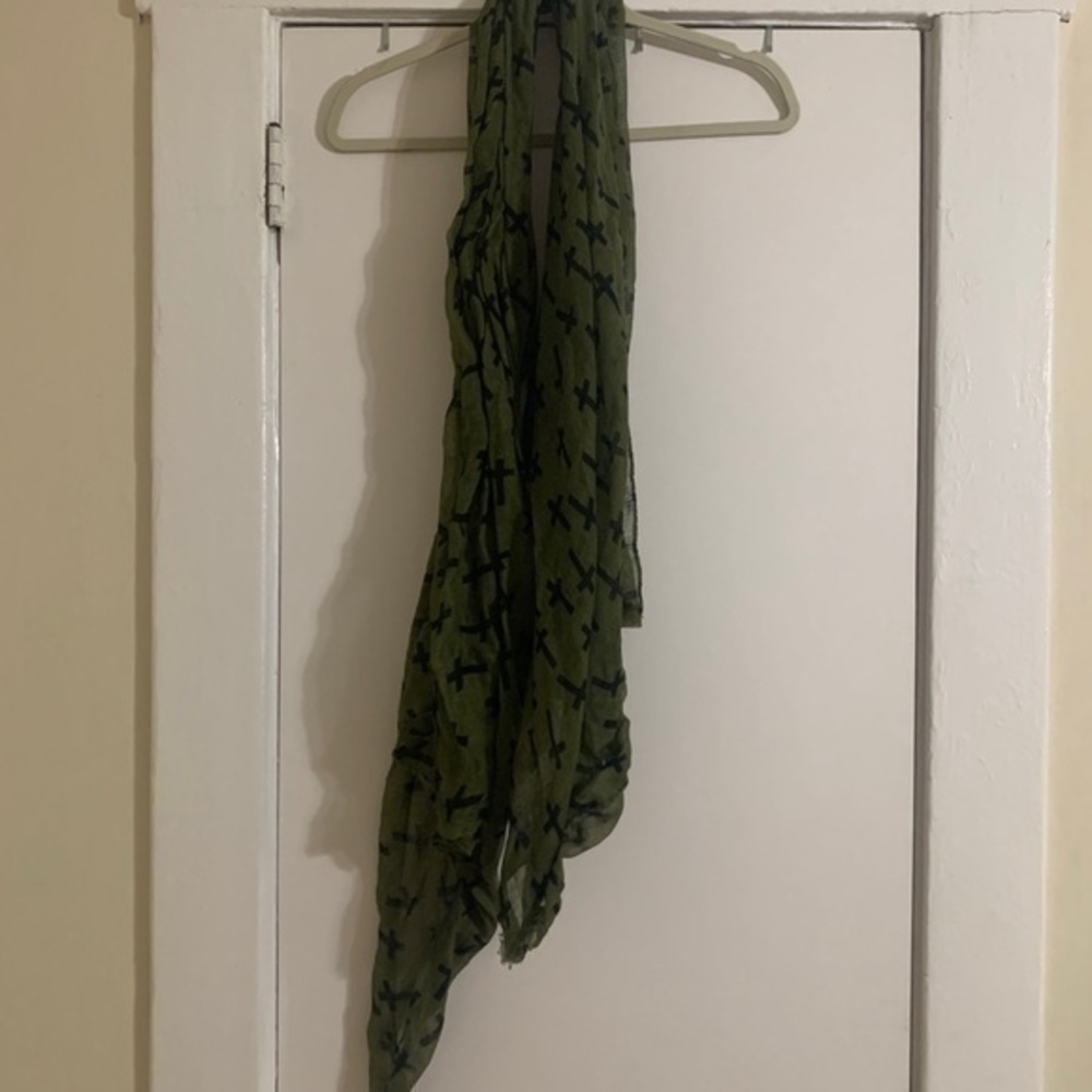 Cotton On Forest Green & Black Cross Light Scarf